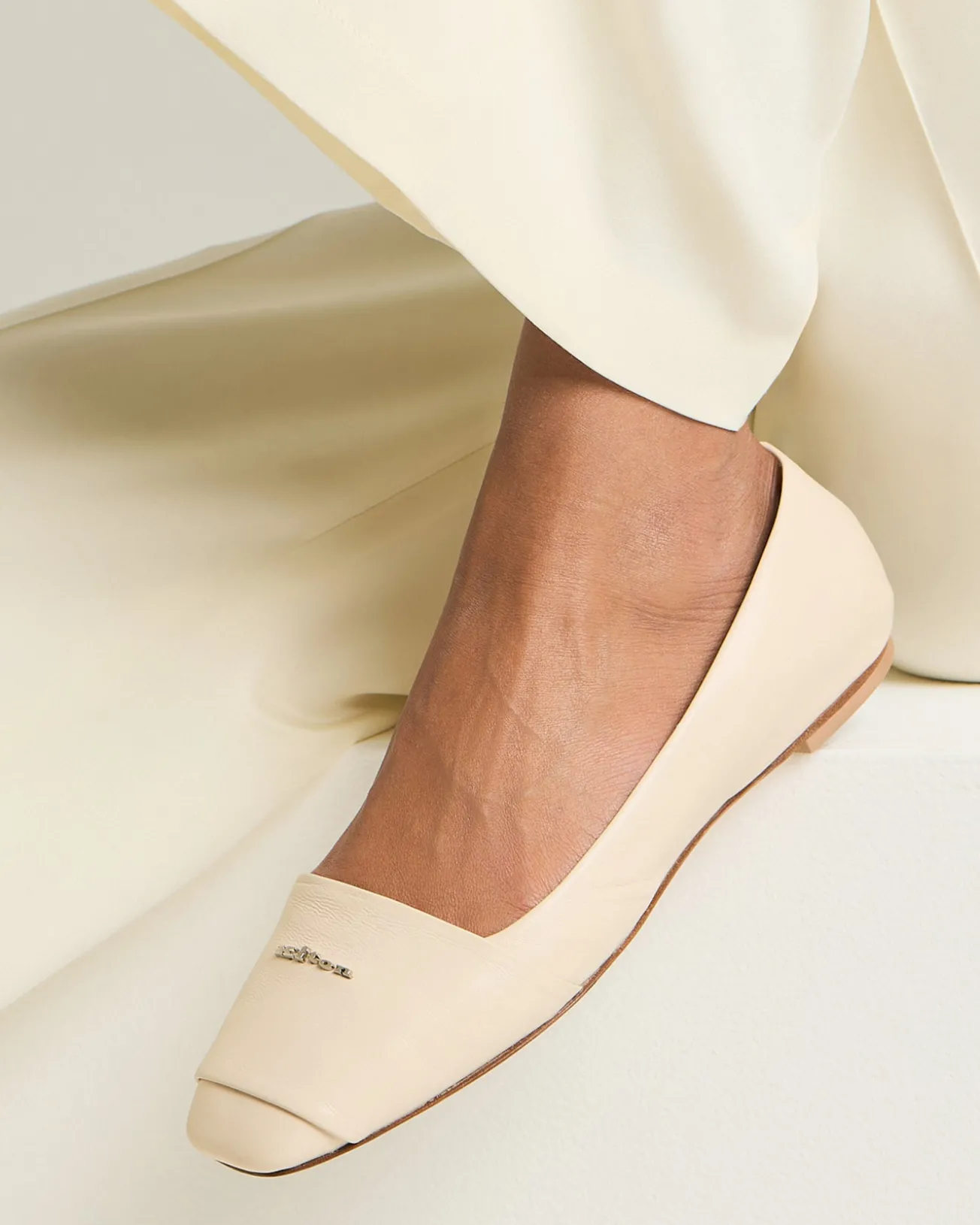 BALLERINA IN PELLE