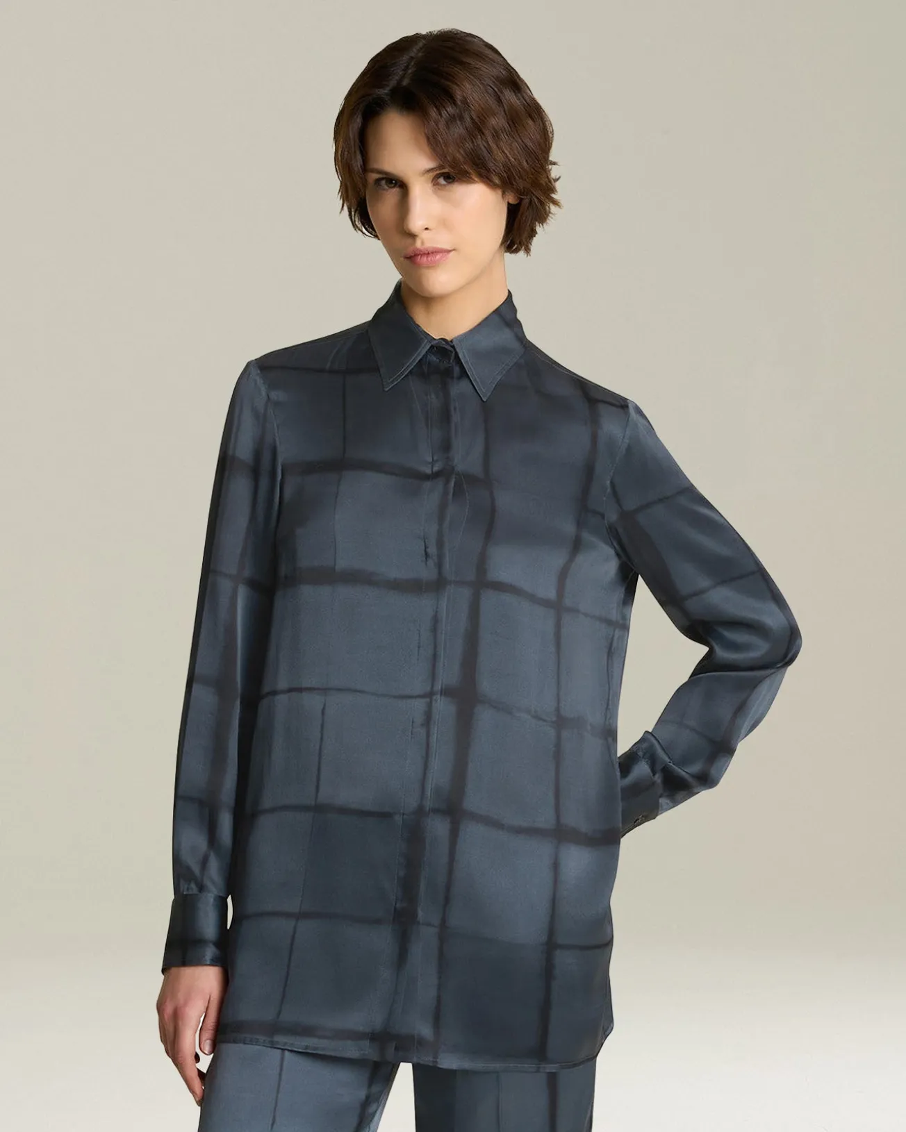 Camicia 100% seta blu con stampa geometrica