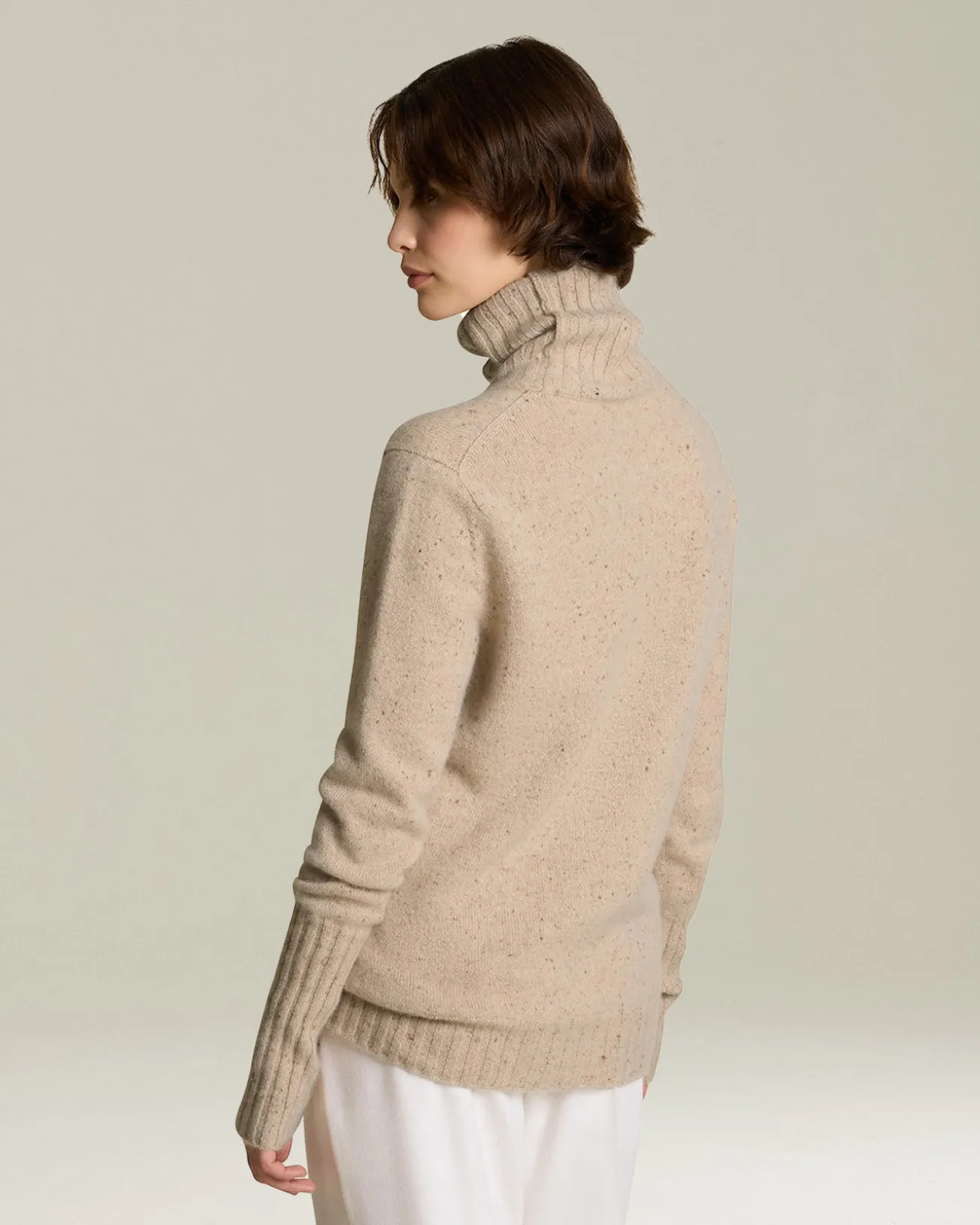 Maglione donna a collo alto in cashmere canneté beige