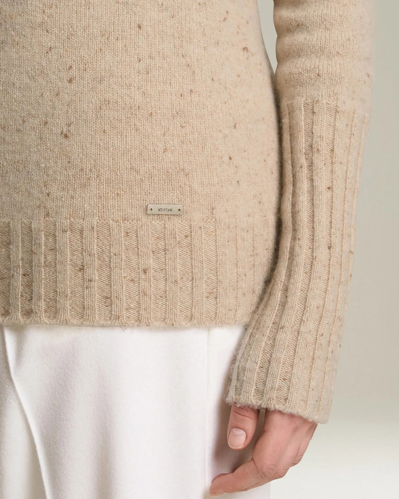 Maglione donna a collo alto in cashmere canneté beige