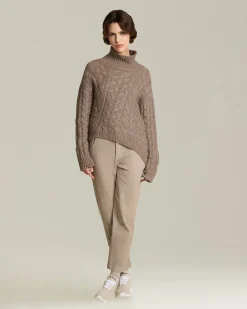Maglione donna a trecce a collo alto beige in cashmere e seta