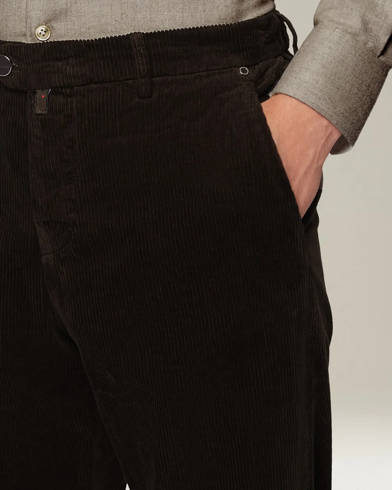 Pantalone a coste marrone in blend di contone e cashmere